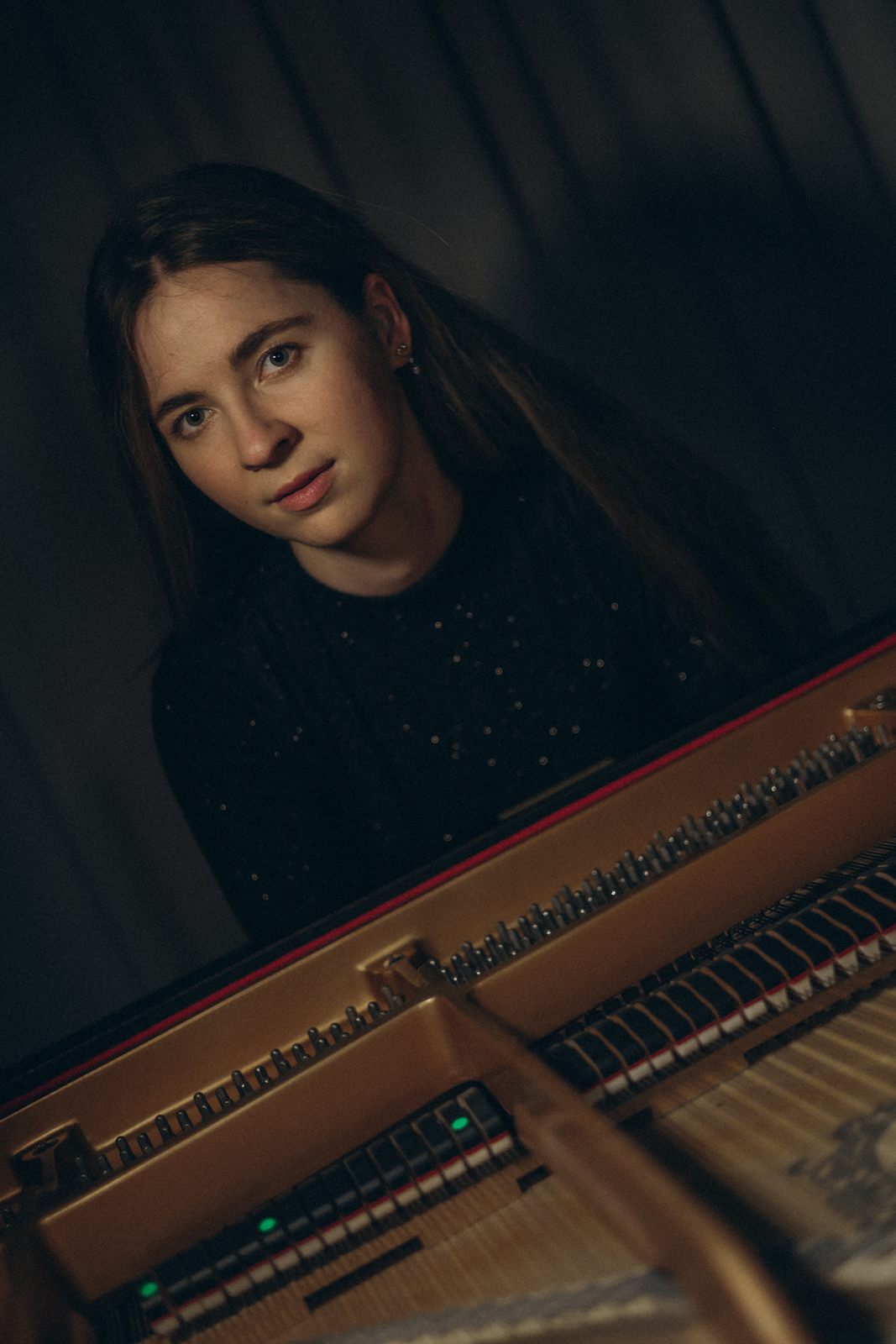 Nadiia Zhurba am Flügel, Porträt